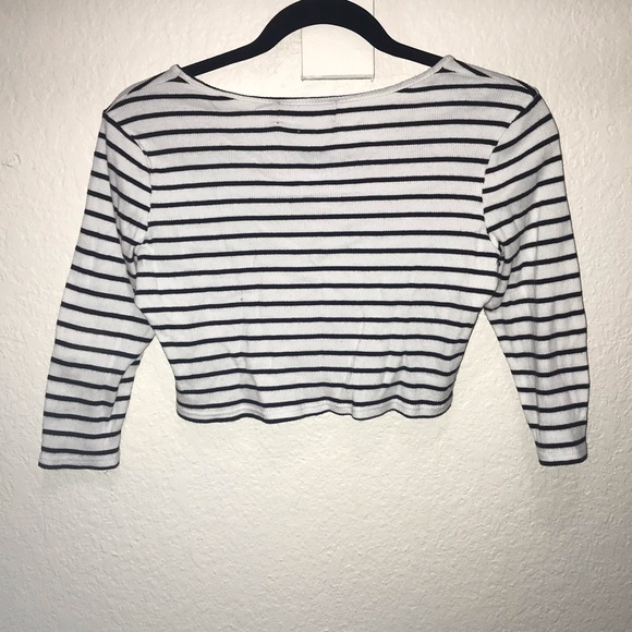 Black and white striped crop top - Picture 2 of 3